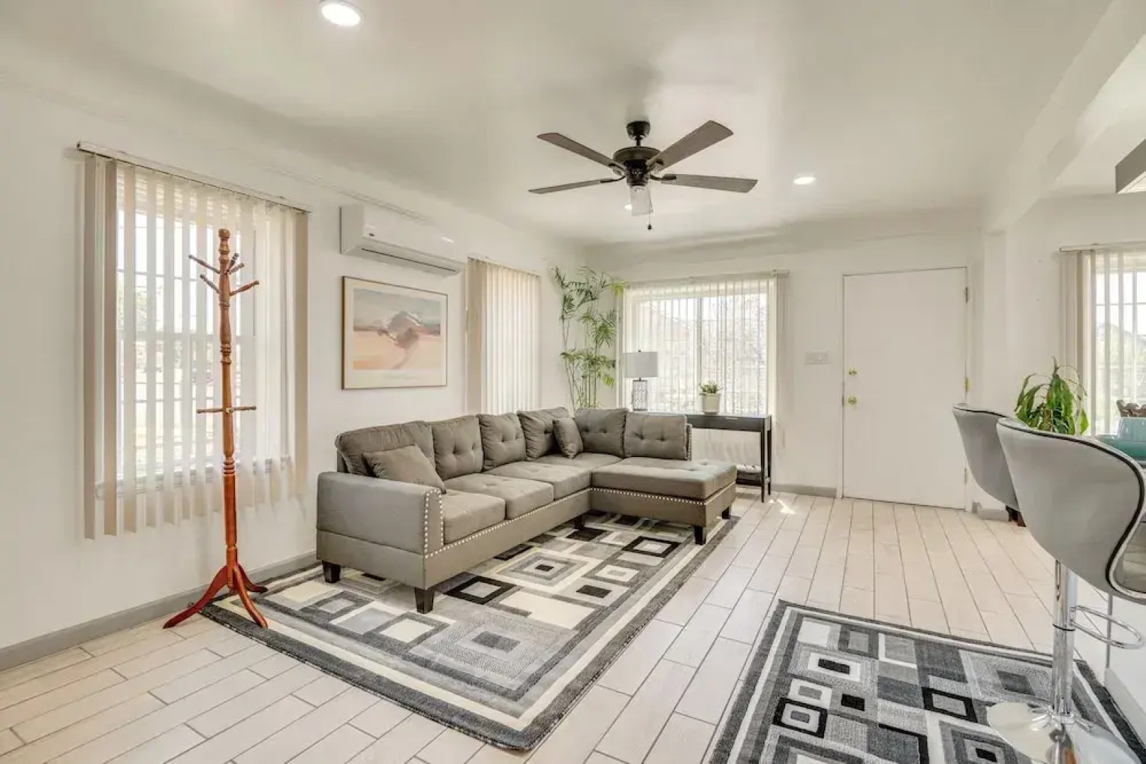 2 Mi to Sofi Stadium: Updated Inglewood Home!