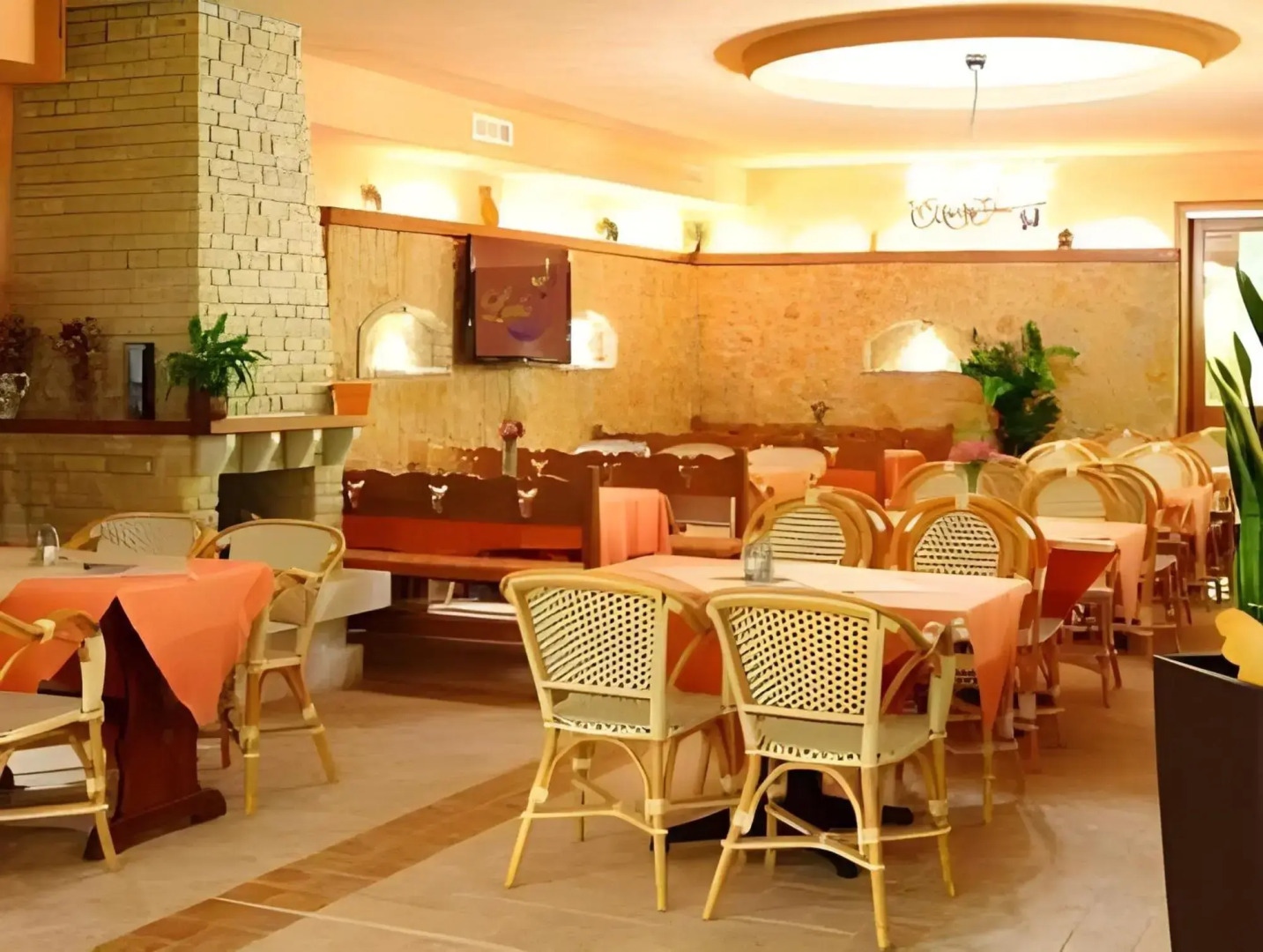 Lepke Apartmanház és Étterem