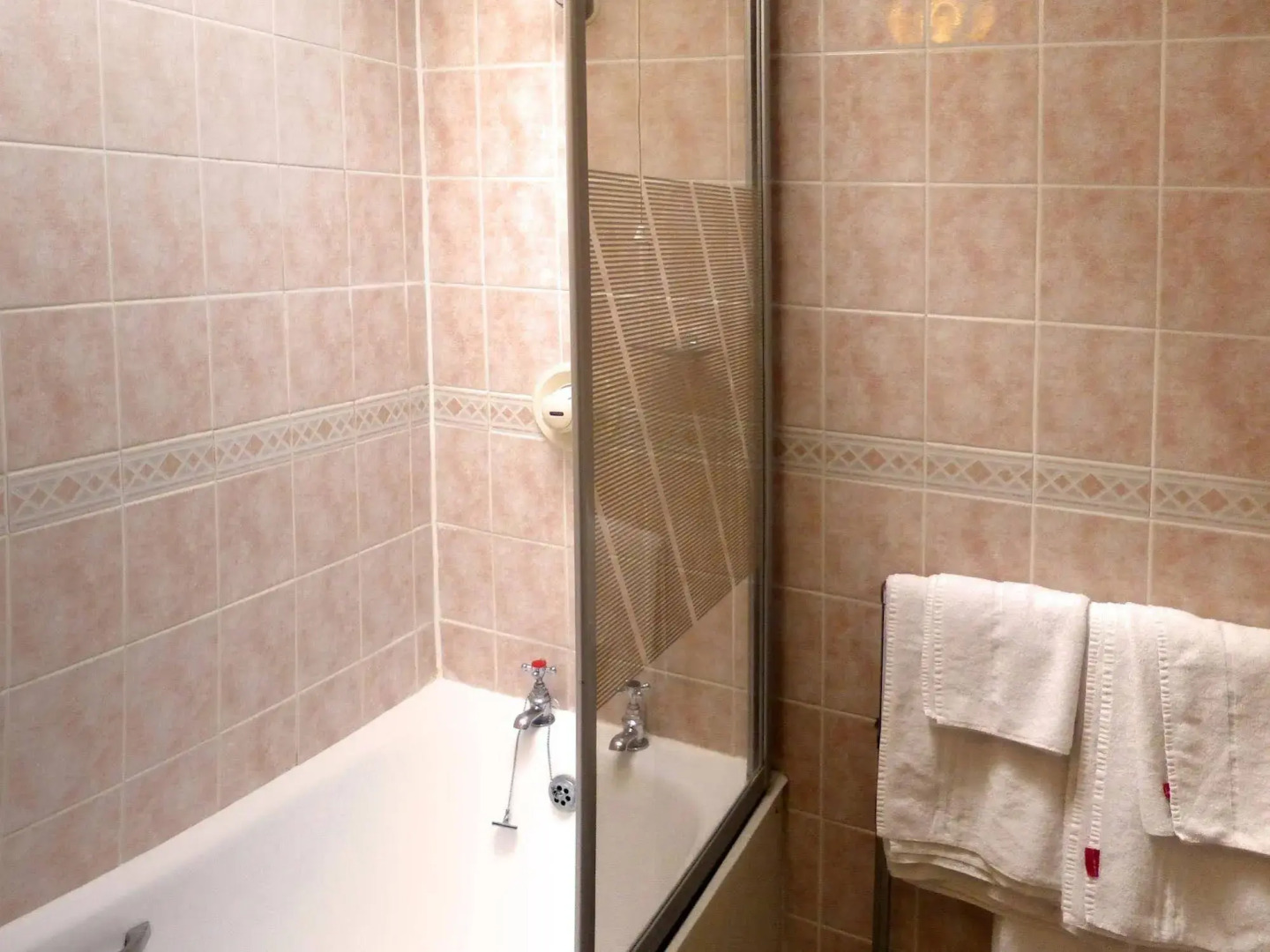 OYO Stade Court Hotel