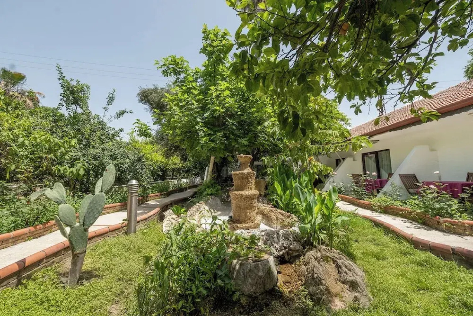 Tropic Beach Club Side