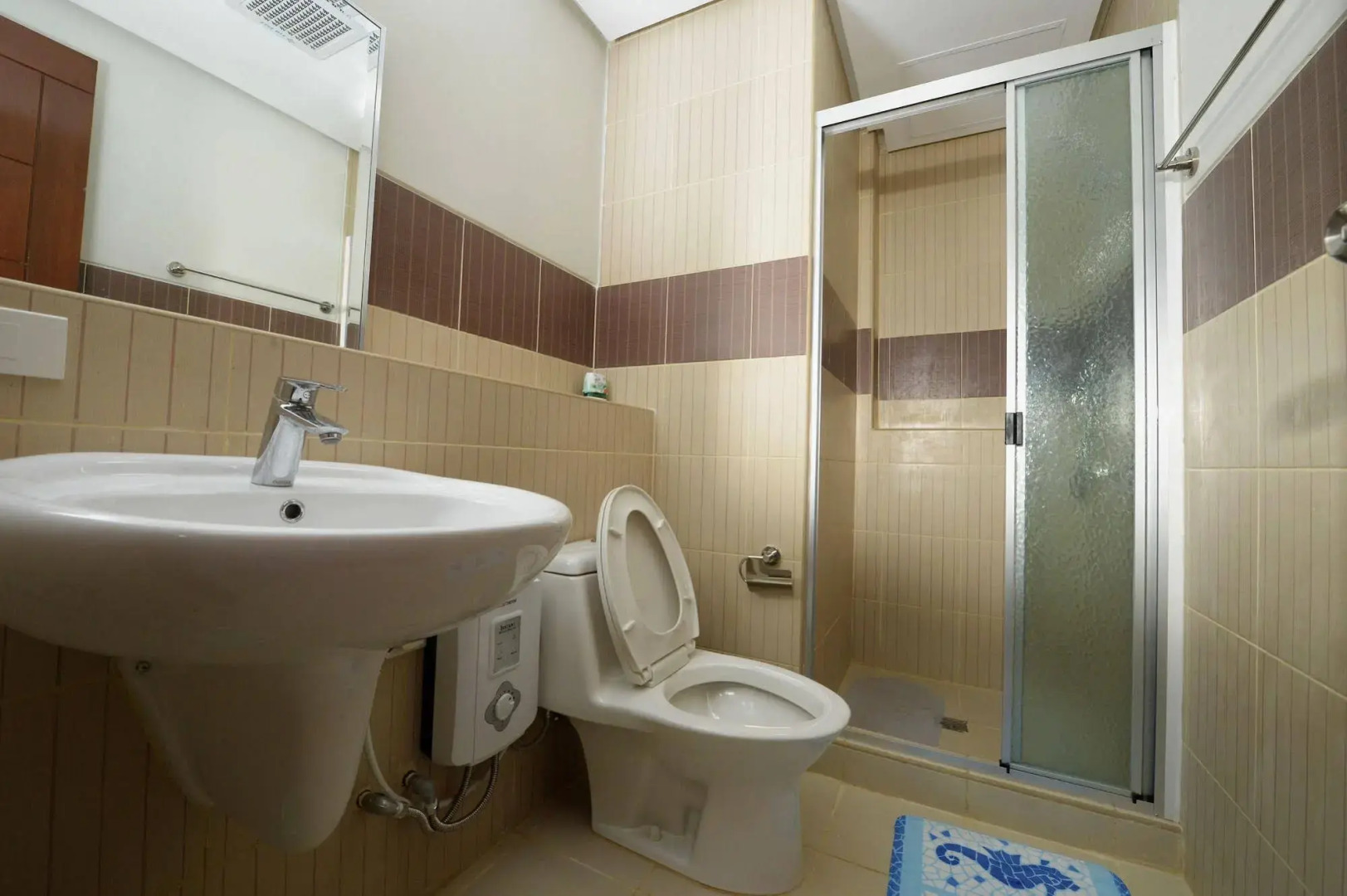 Mactan Seaside Apartments