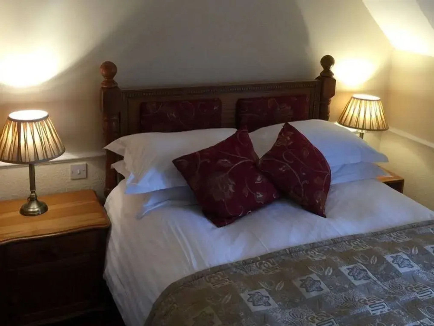 Greyhound Country Inn