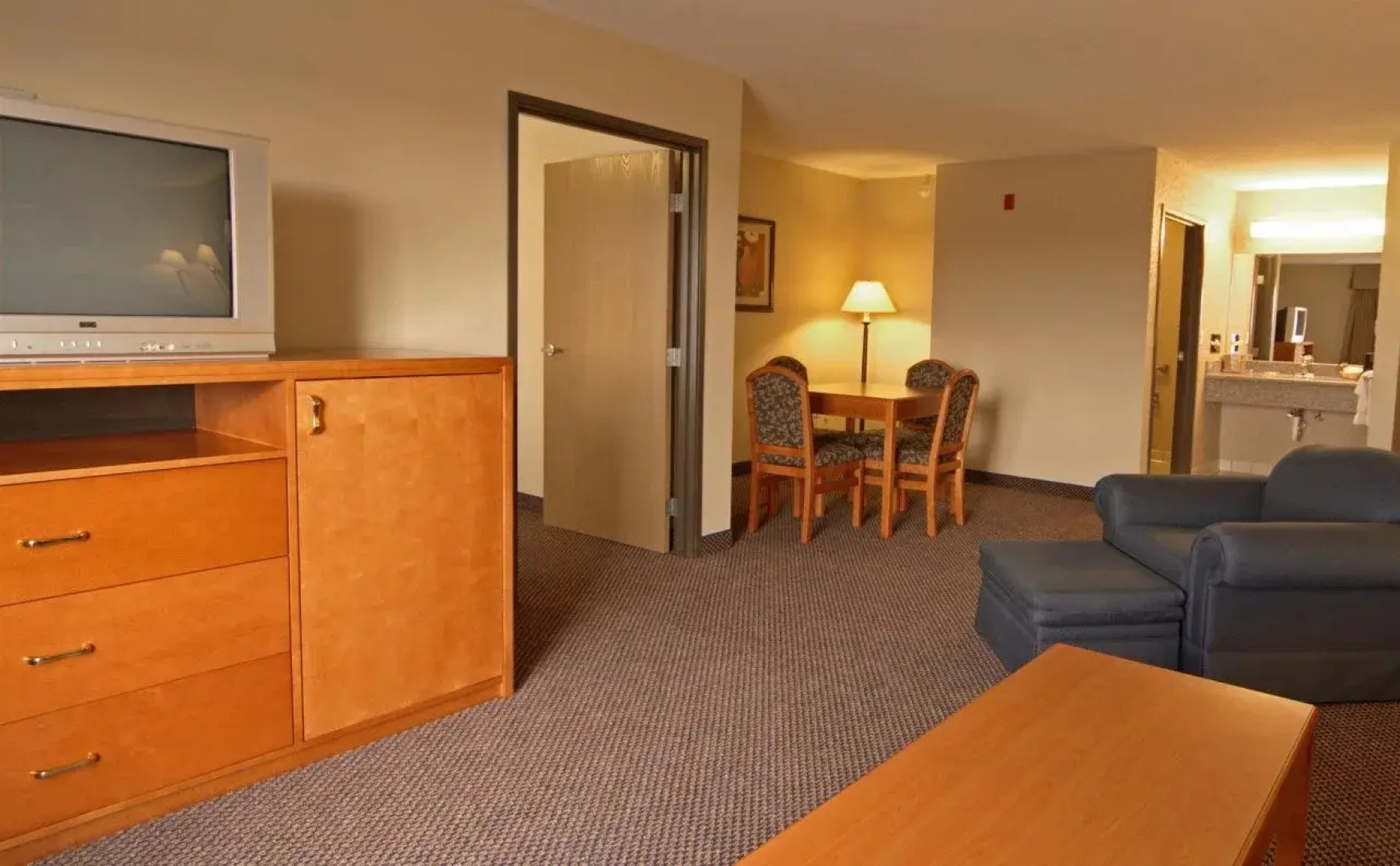 Paola Inn and Suites