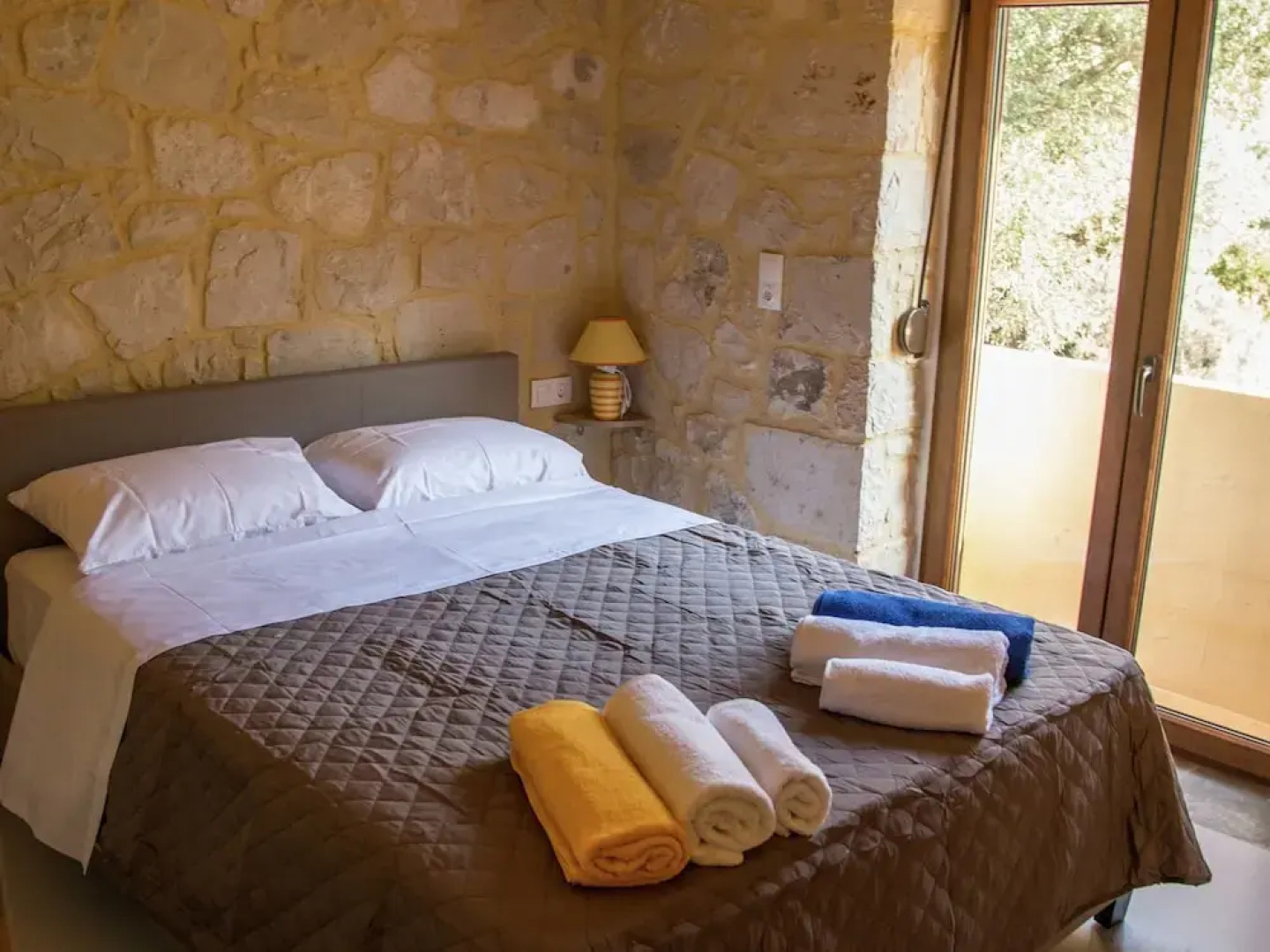 Beautiful new Stone Villa, Large Private Pool, Privacy, View of bay Bali, NW