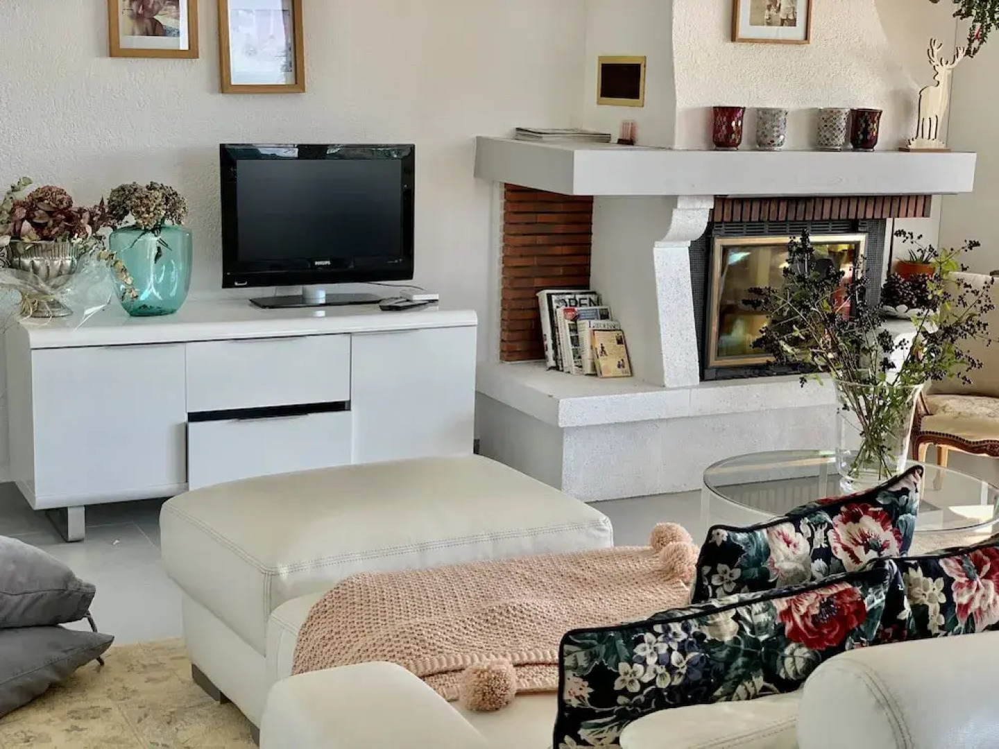 Stunning 6-bed Villa in Etoy