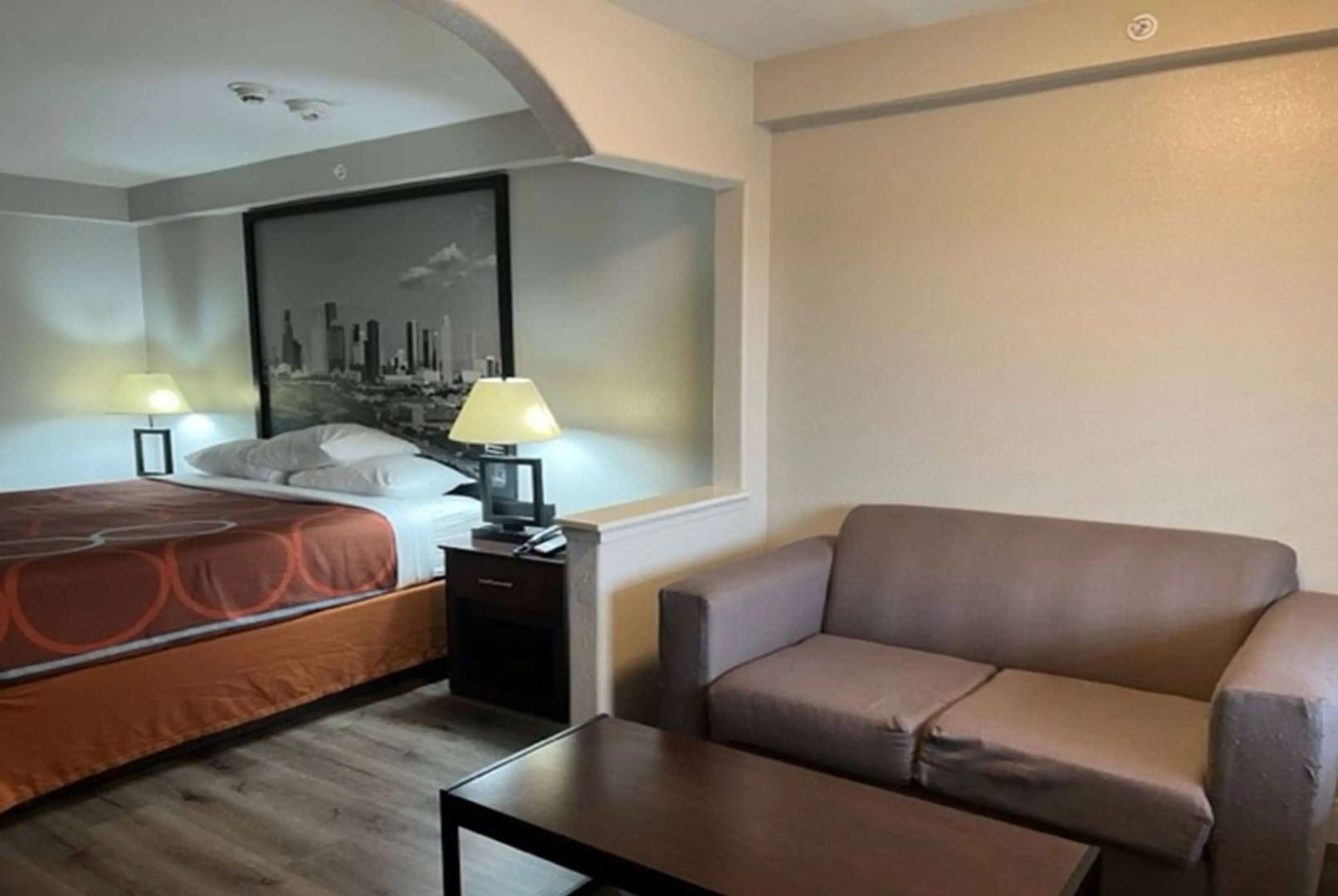 Super 8 by Wyndham Mont Belvieu/Baytown East