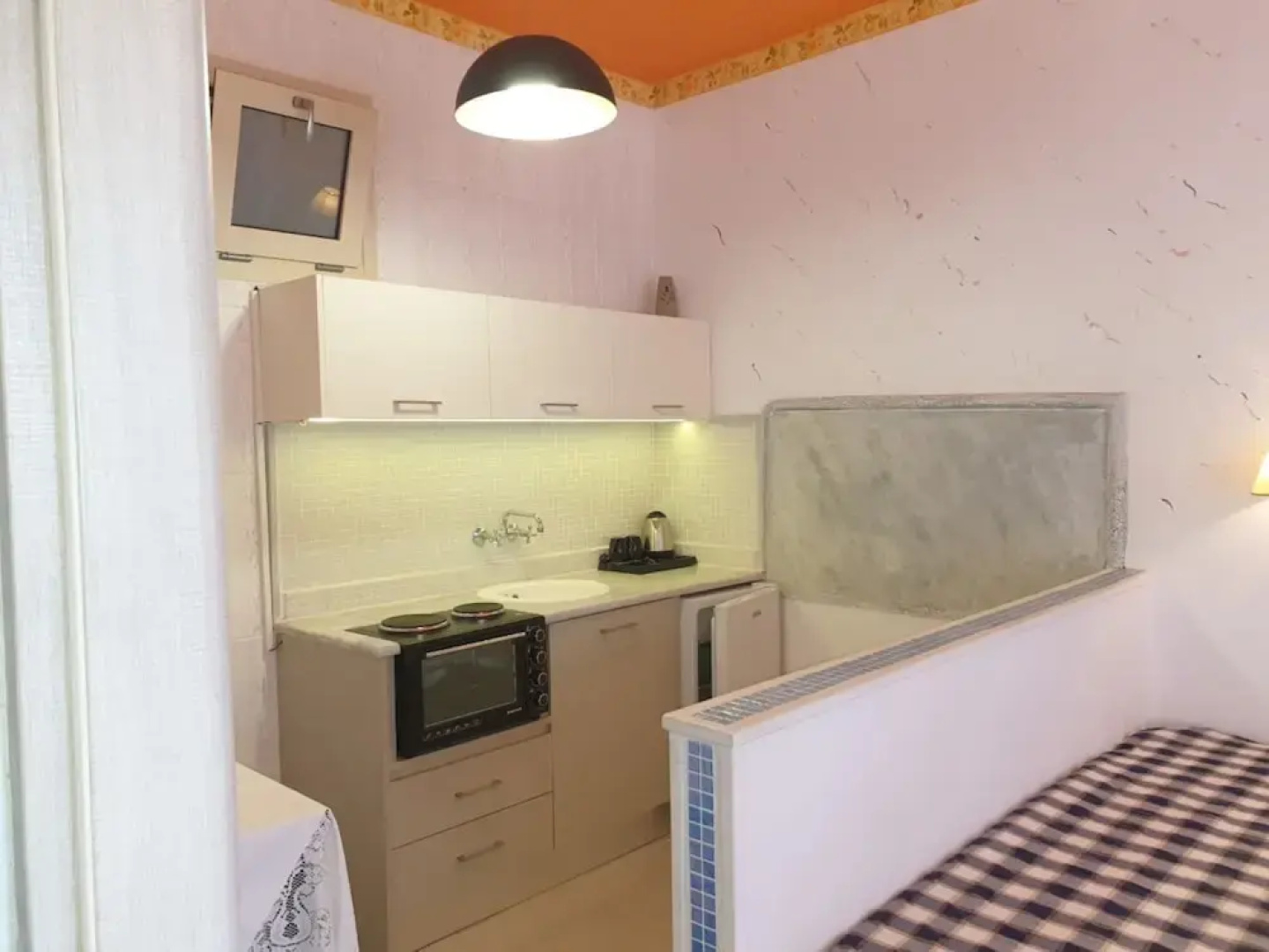 Entire Private Suite Sea Full View With Balcony, Shared Pool and Air Conditionin