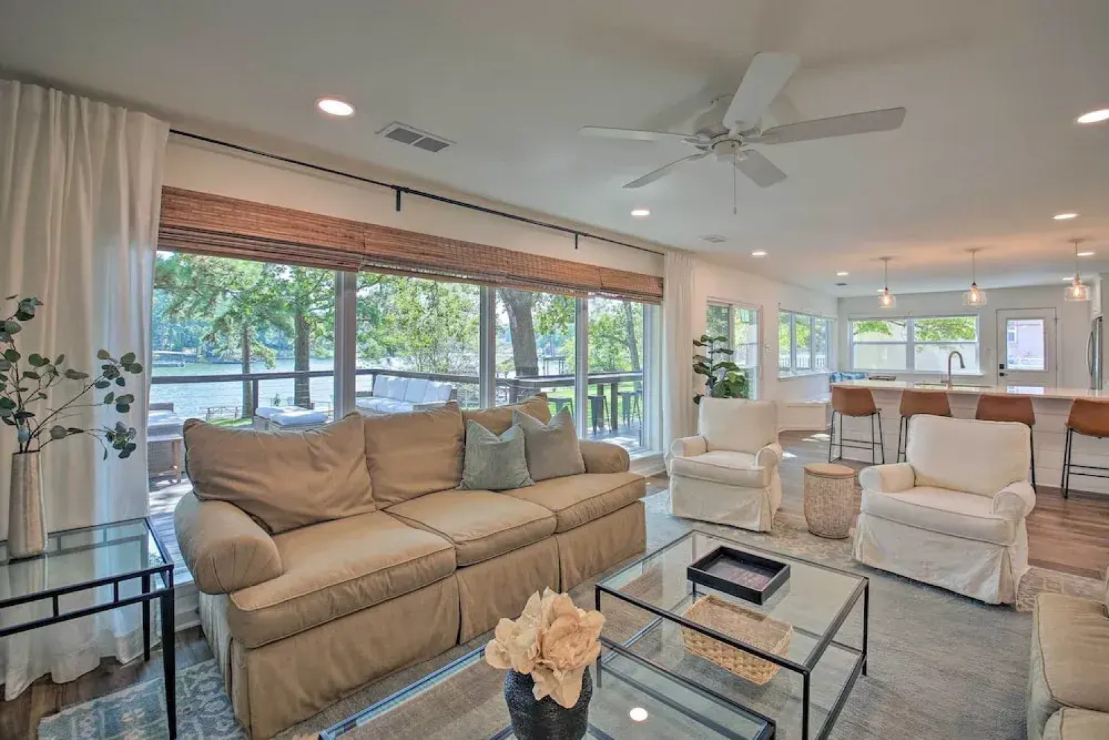 Deck, Fire Pit: Waterfront Lake Hamilton Home