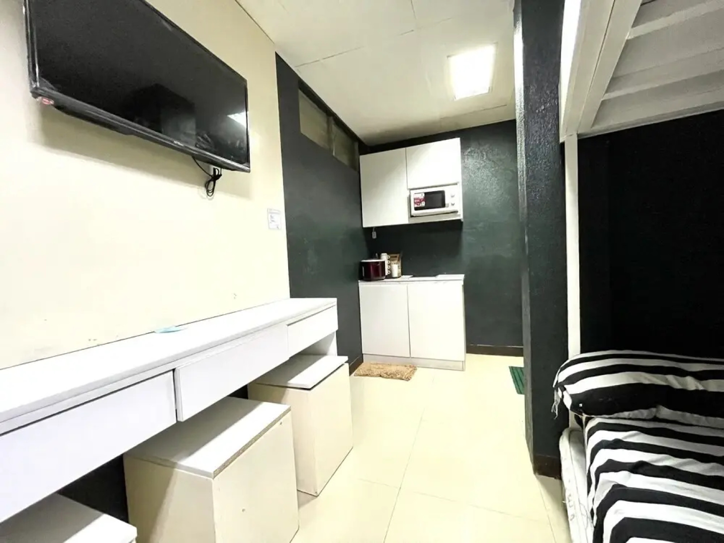 Super OYO 910 Sabaidee Suites