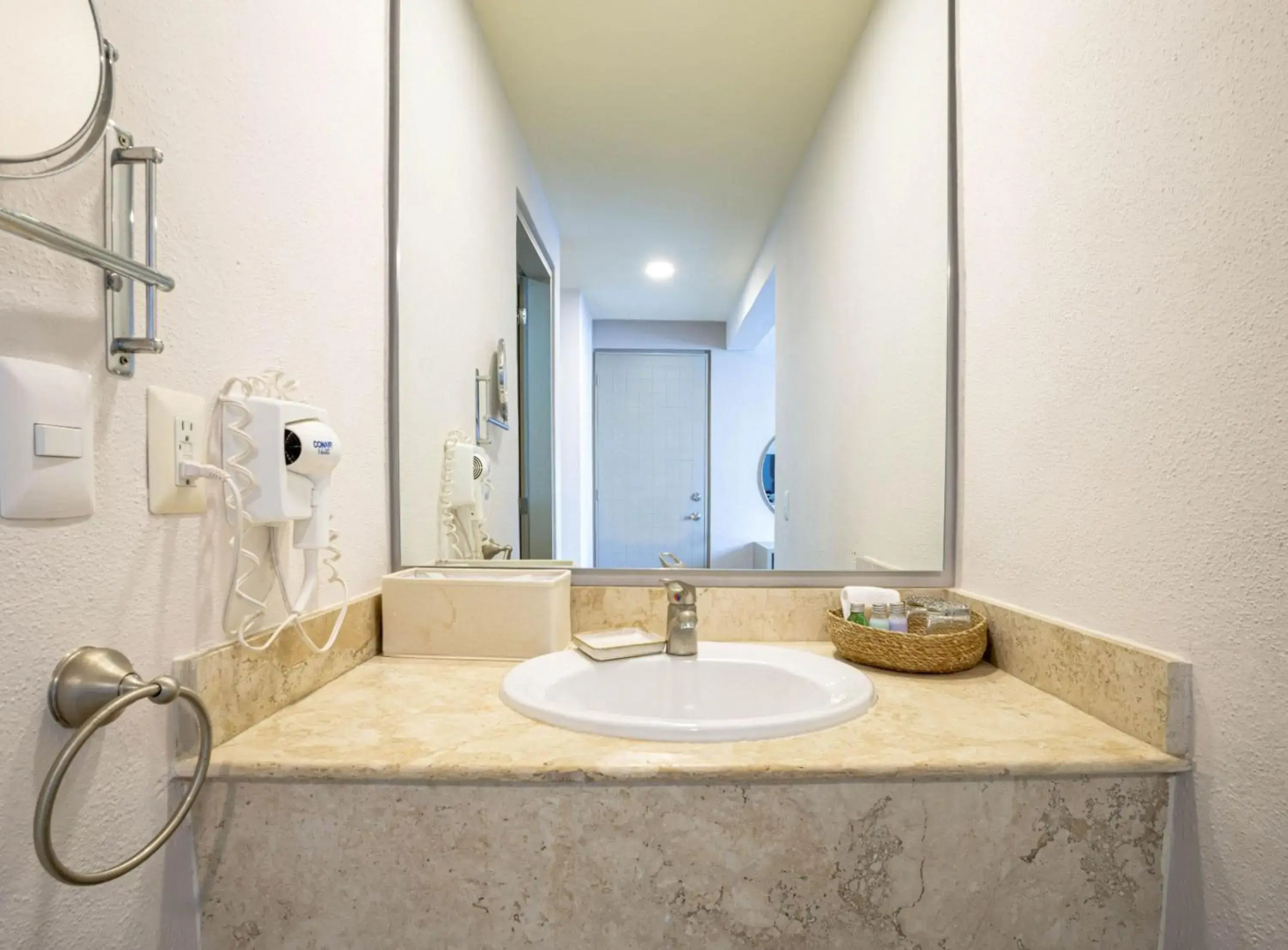 Ixchel Beach Hotel