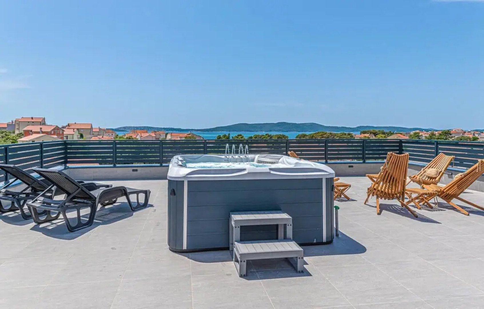 Beautiful Home in Brodarica With Wifi and 4 Bedrooms