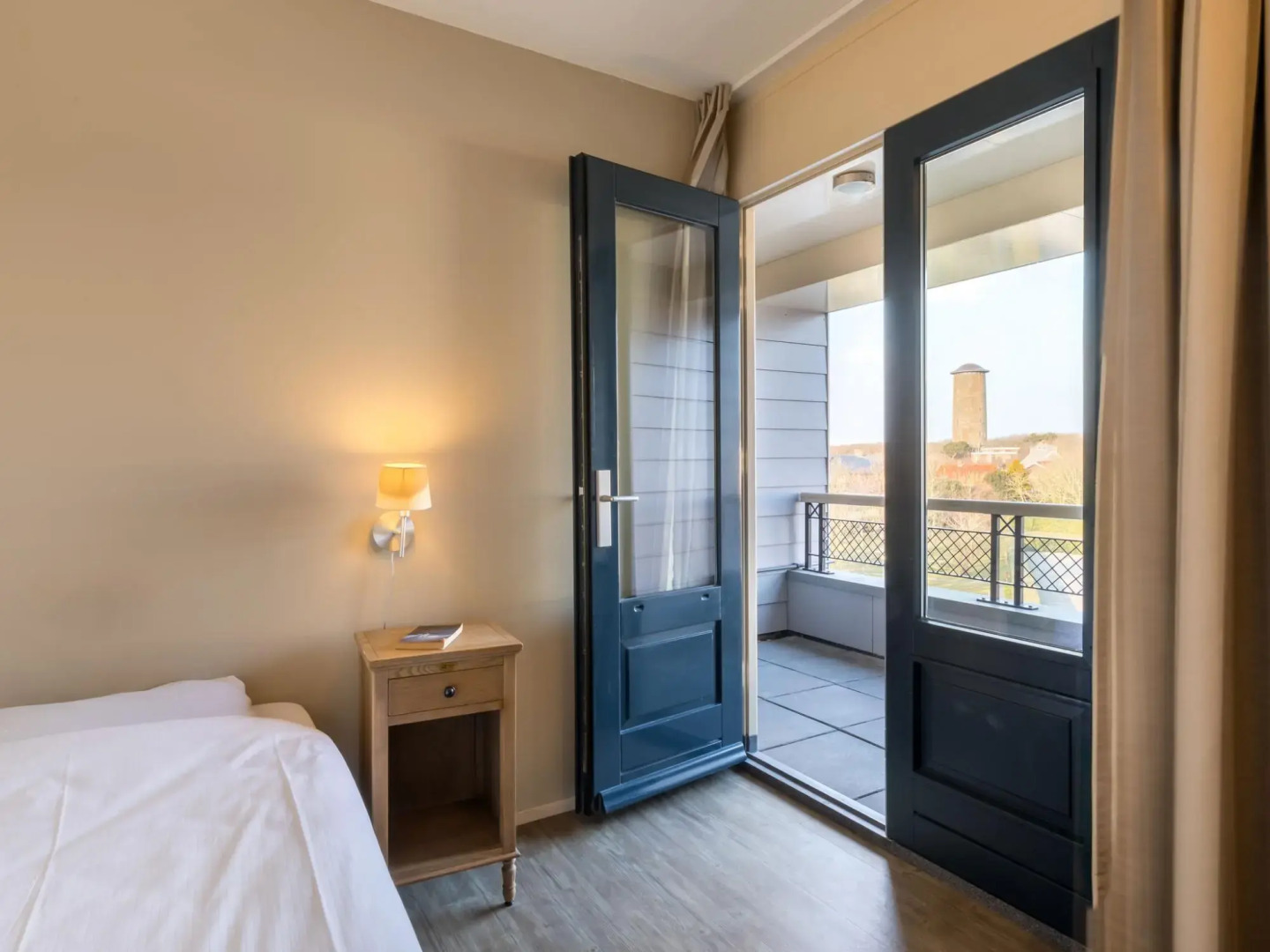 Apartment with AC and washing machine, on a holiday park 200 m from the sea