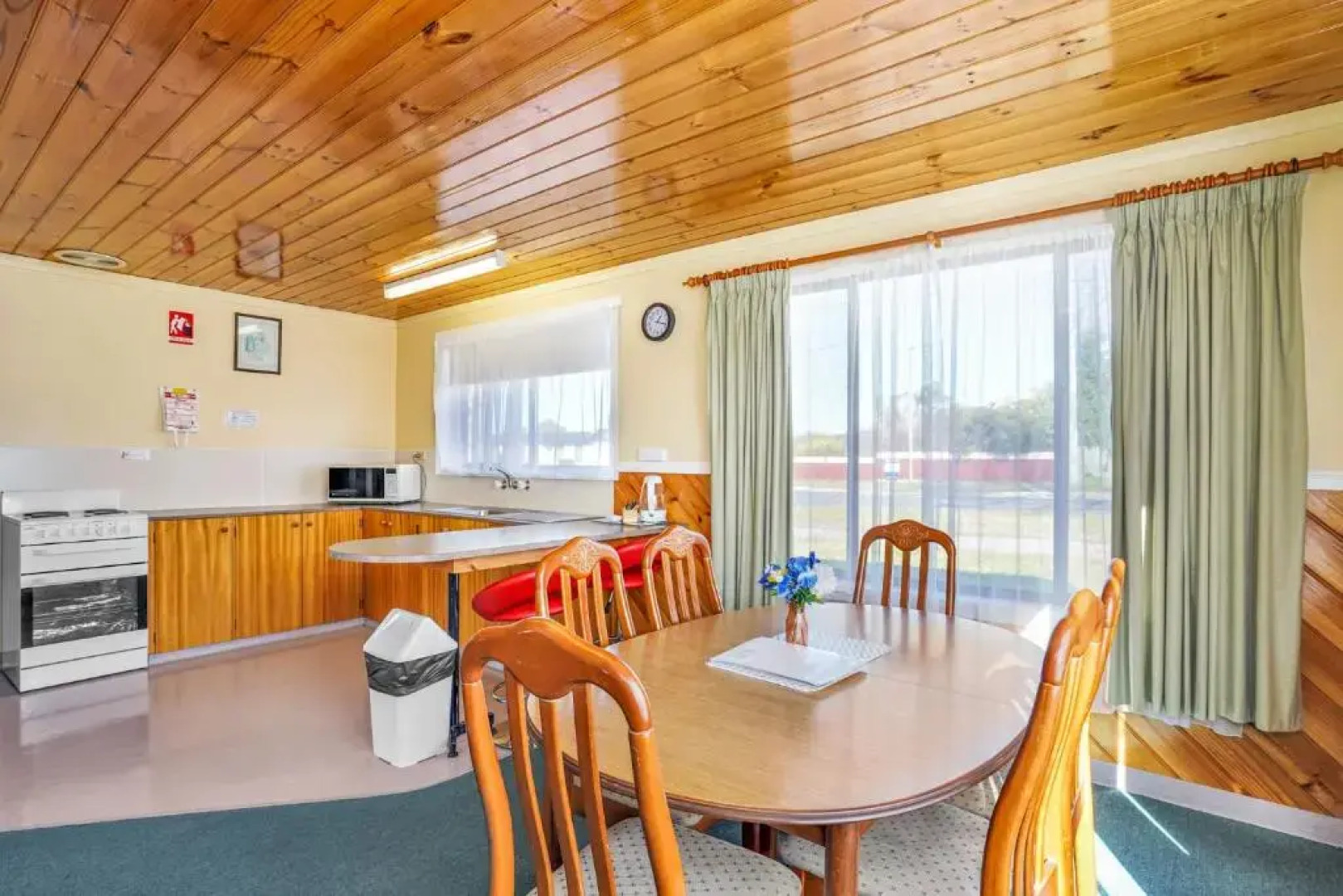 Kellraine Holiday Units