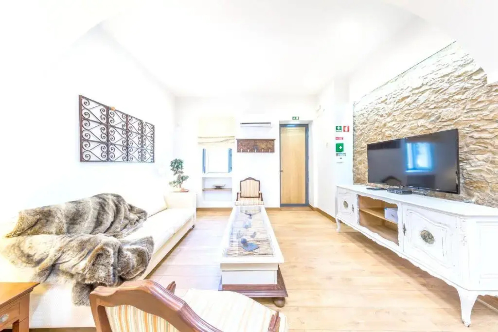 Villa with 3 bedrooms in Quelfes with wonderful sea view shared pool enclosed garden 4 km from the beach