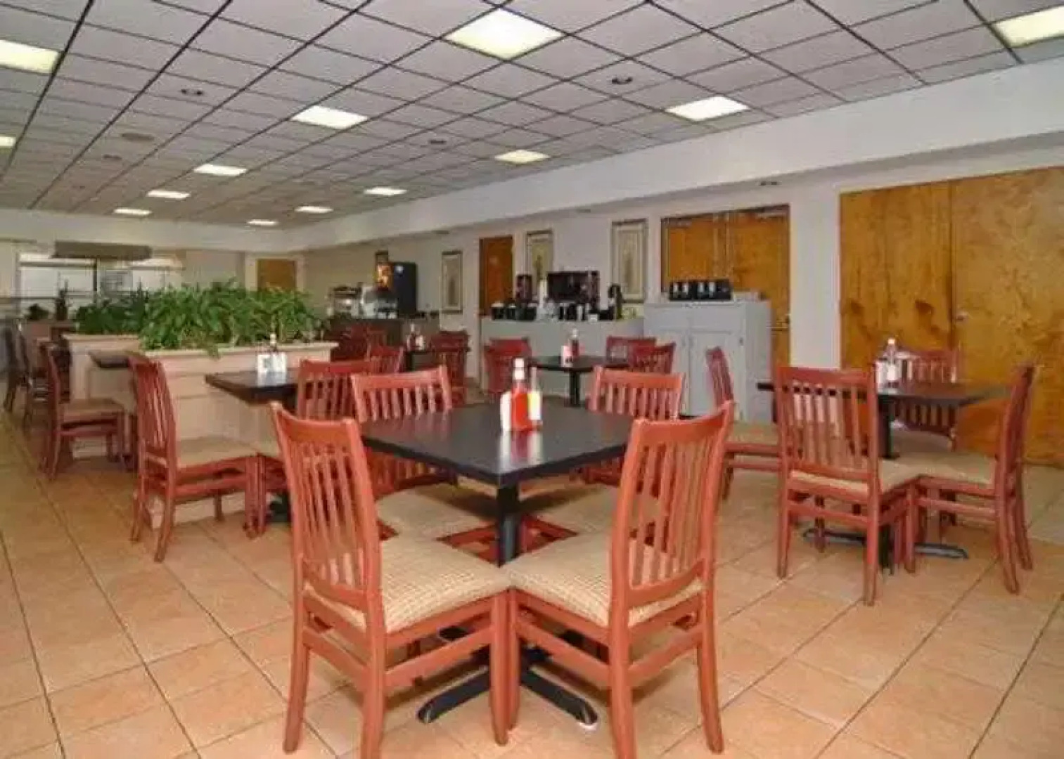 Quality Suites Convention Center