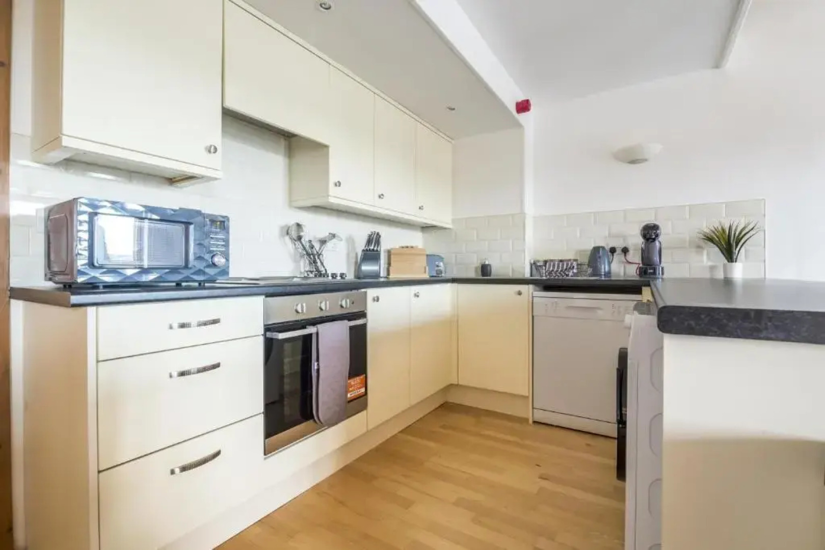 Marina View - 3 Bedroom Apartment - Milford Marina