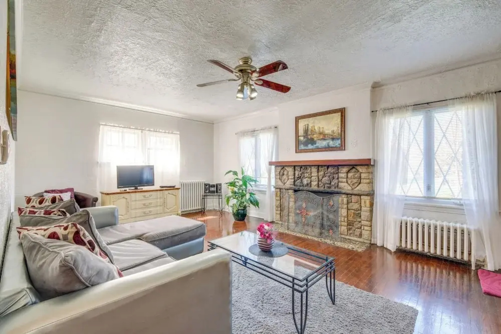 South Euclid Apt < 10 Mi to Downtown Cleveland!