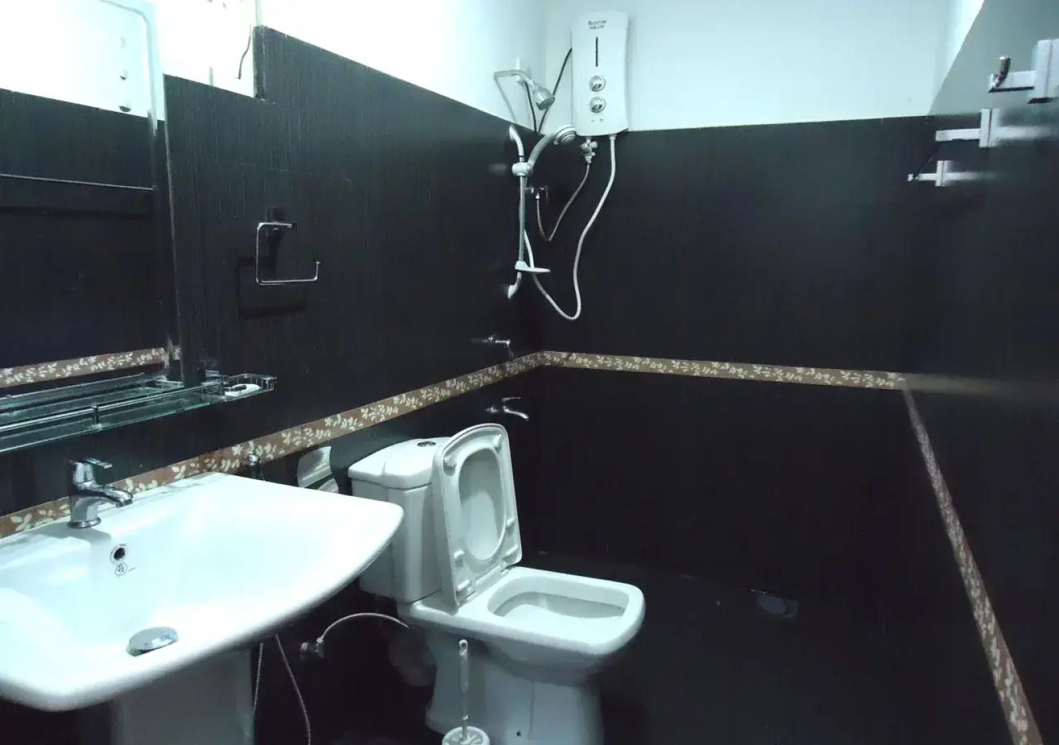 Amico Restaurant And Bar