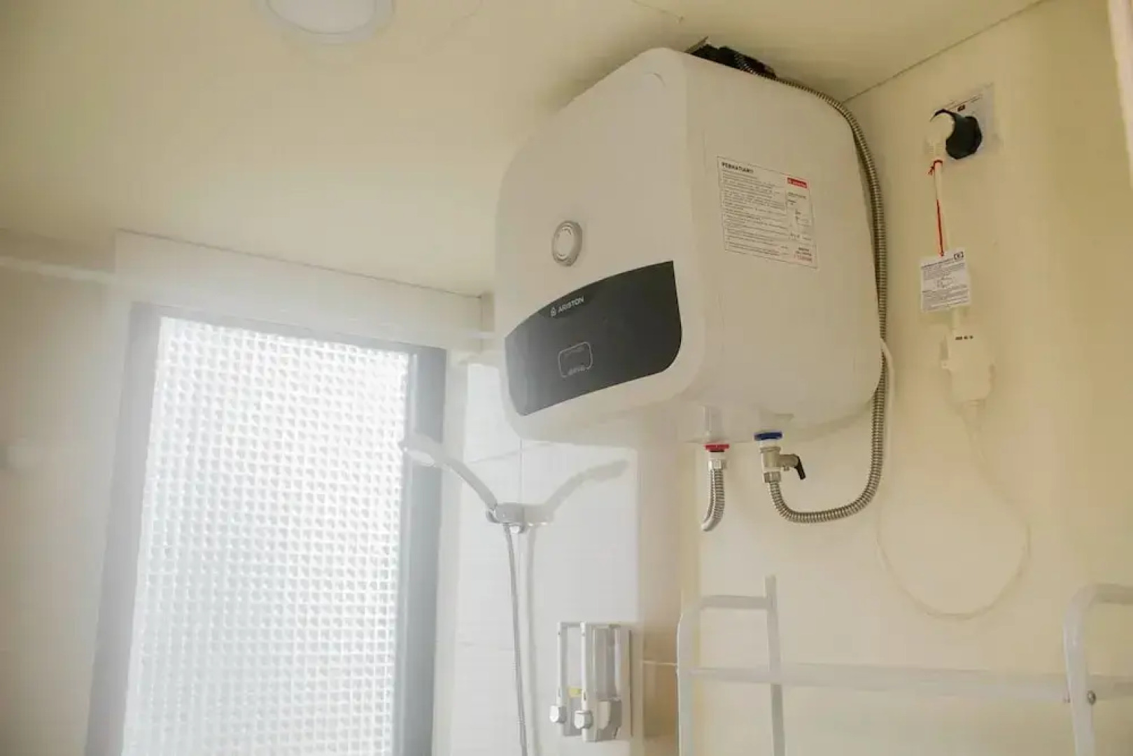 Comfort 2Br At Meikarta Apartment