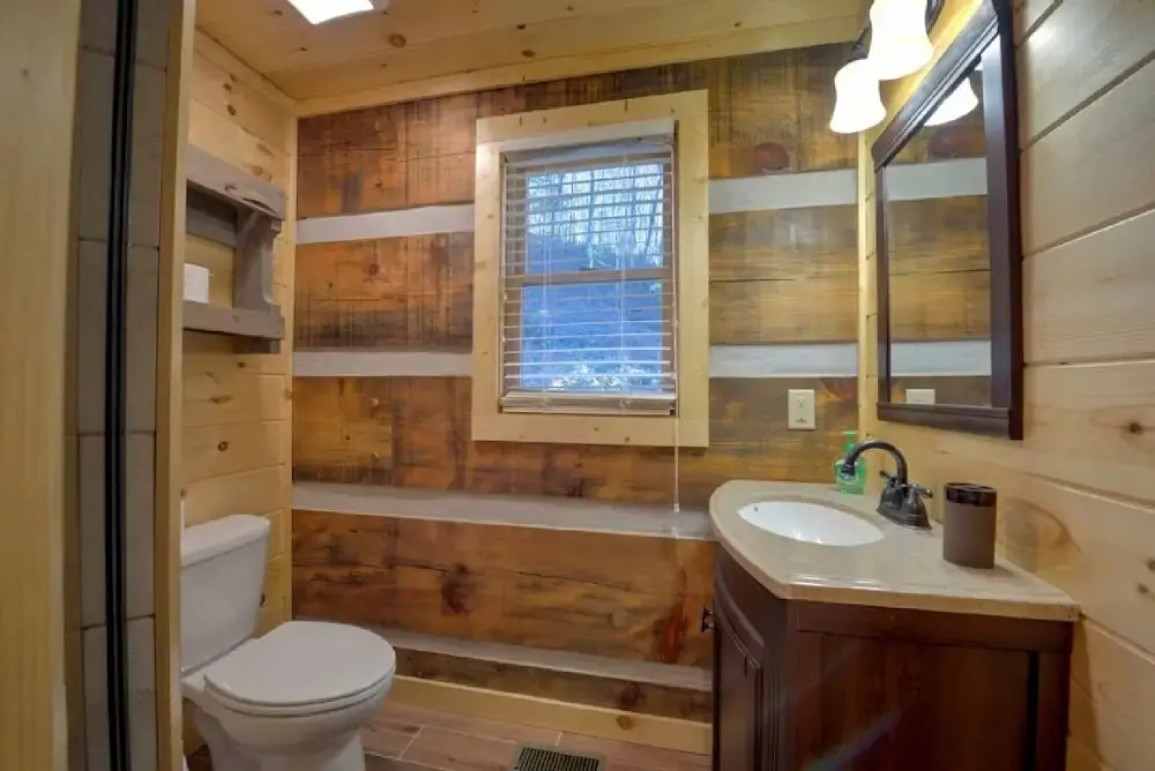 Pony Express - 2 Br Cabin