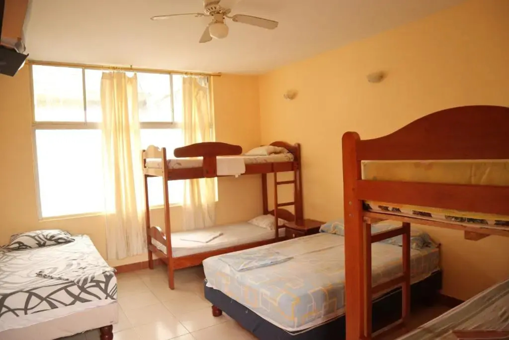 Hotel Atacames Inn