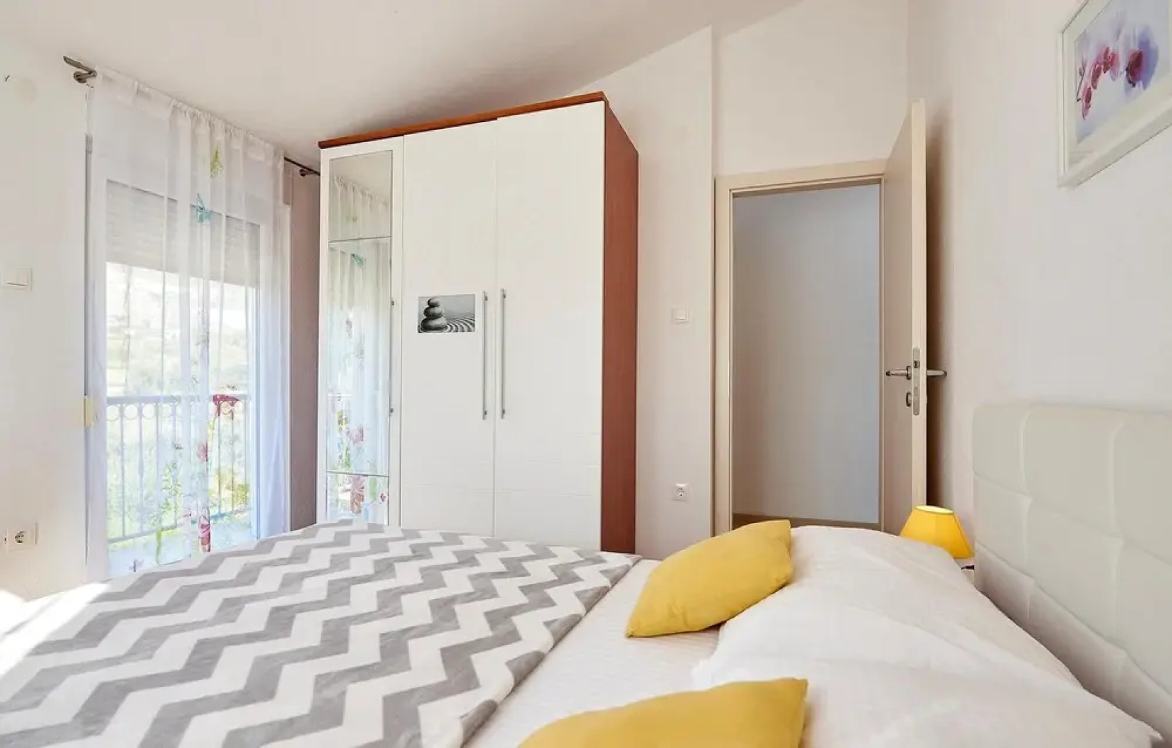 Beautiful Home in Pano With Wifi and 5 Bedrooms