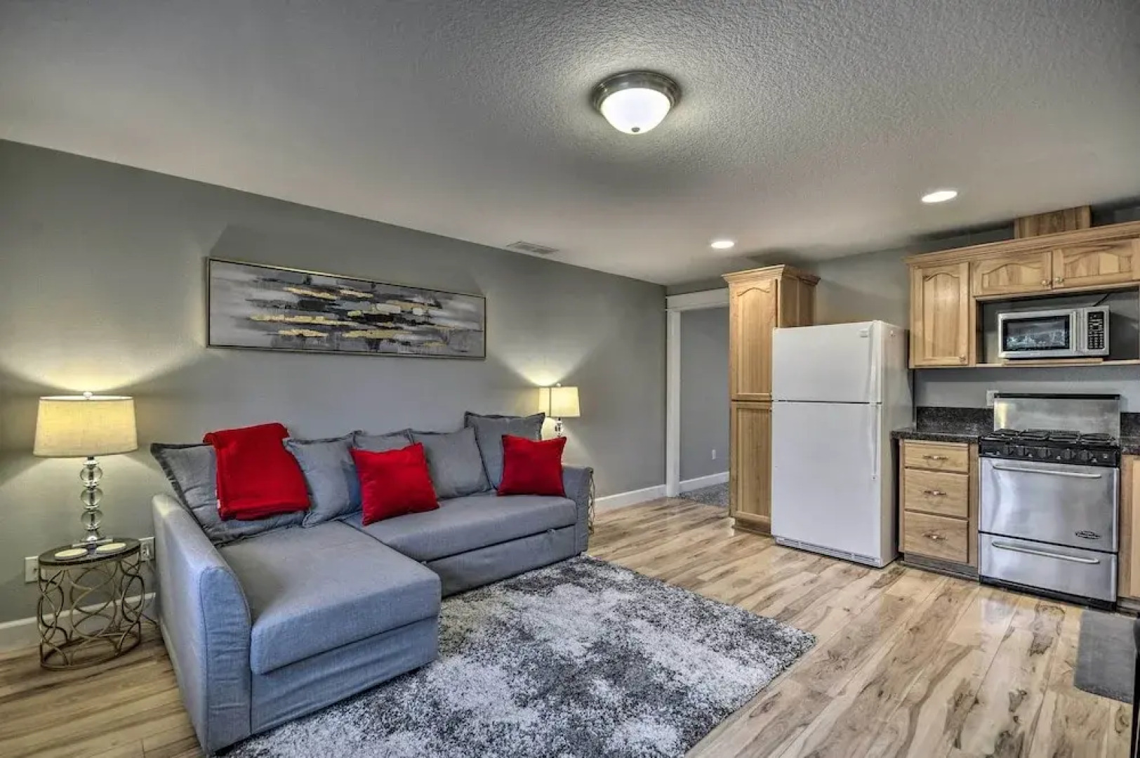 Chic Battle Ground Apartment ~ 18 Mi to Vancouver!