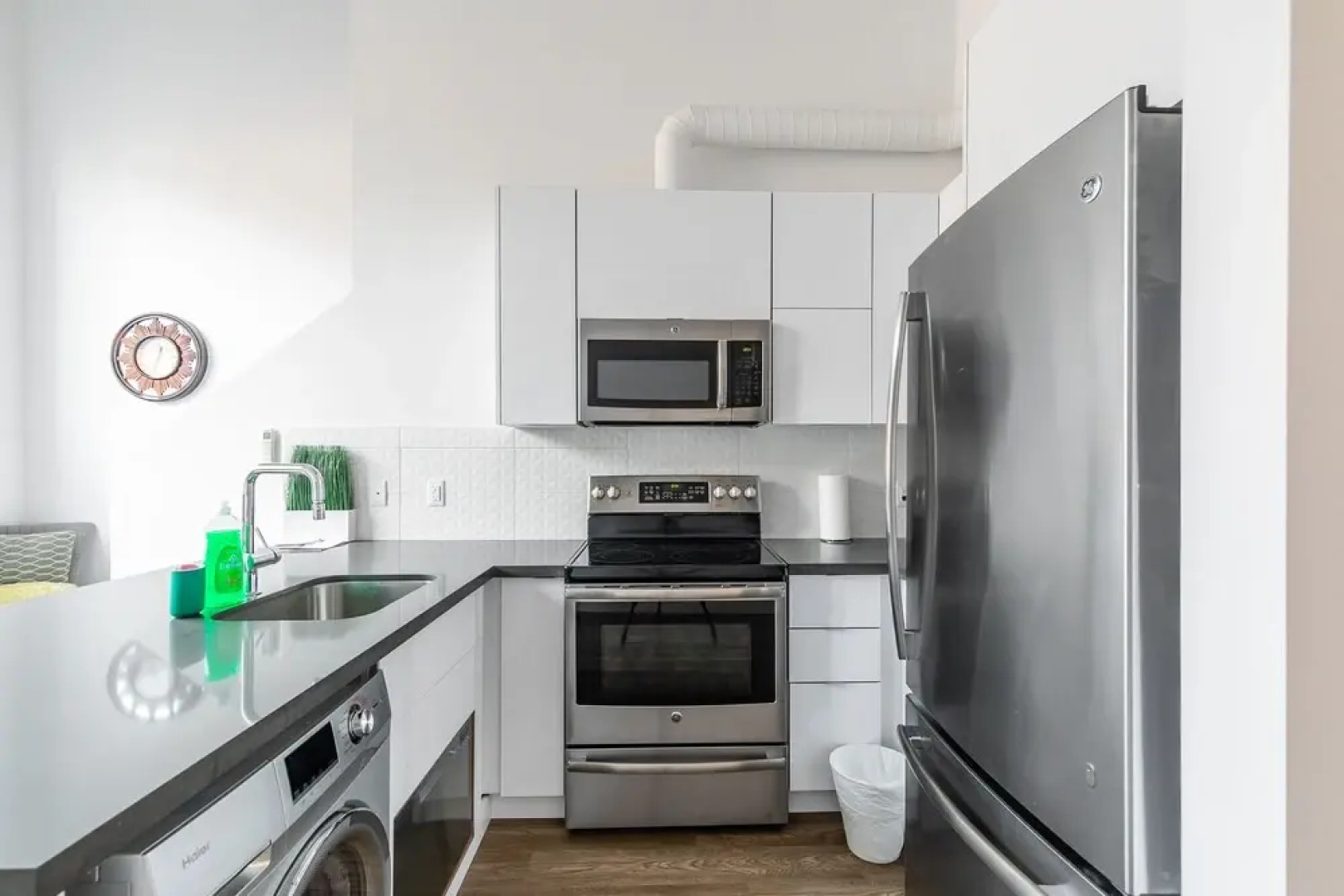GLOBALSTAY. Dundurn LOFTS. Free parking