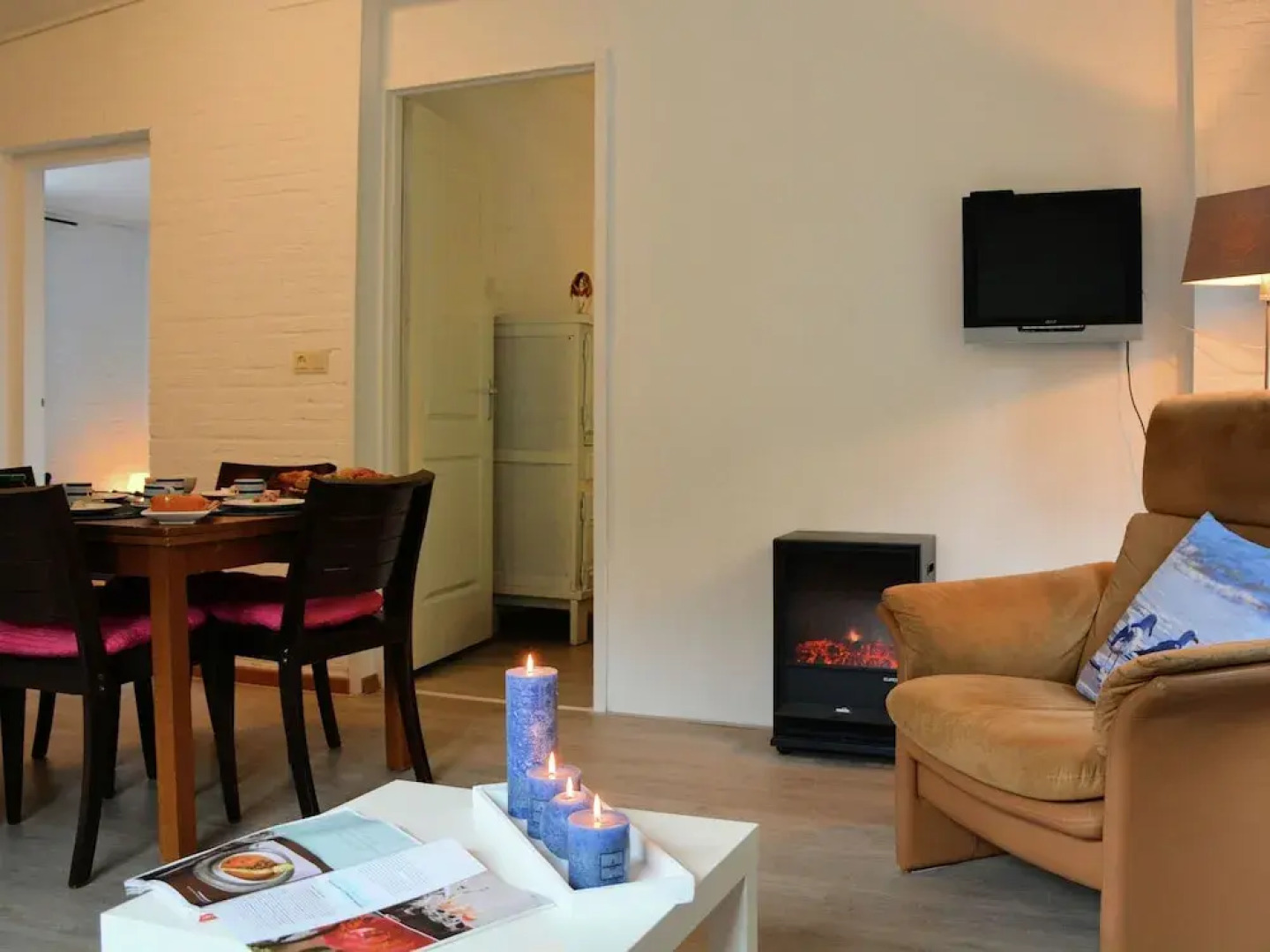 Simple and Laid-back Bungalow on the Edge of Cozy and Child-friendly Park