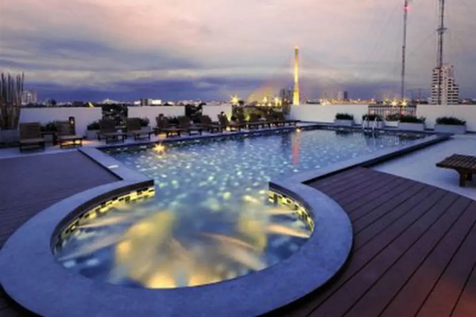 The StandardX Bangkok Phra Arthit