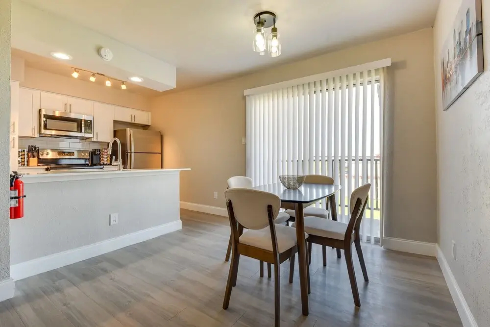 6 Mi to At&t Stadium: Grand Prairie Apt w/ Balcony