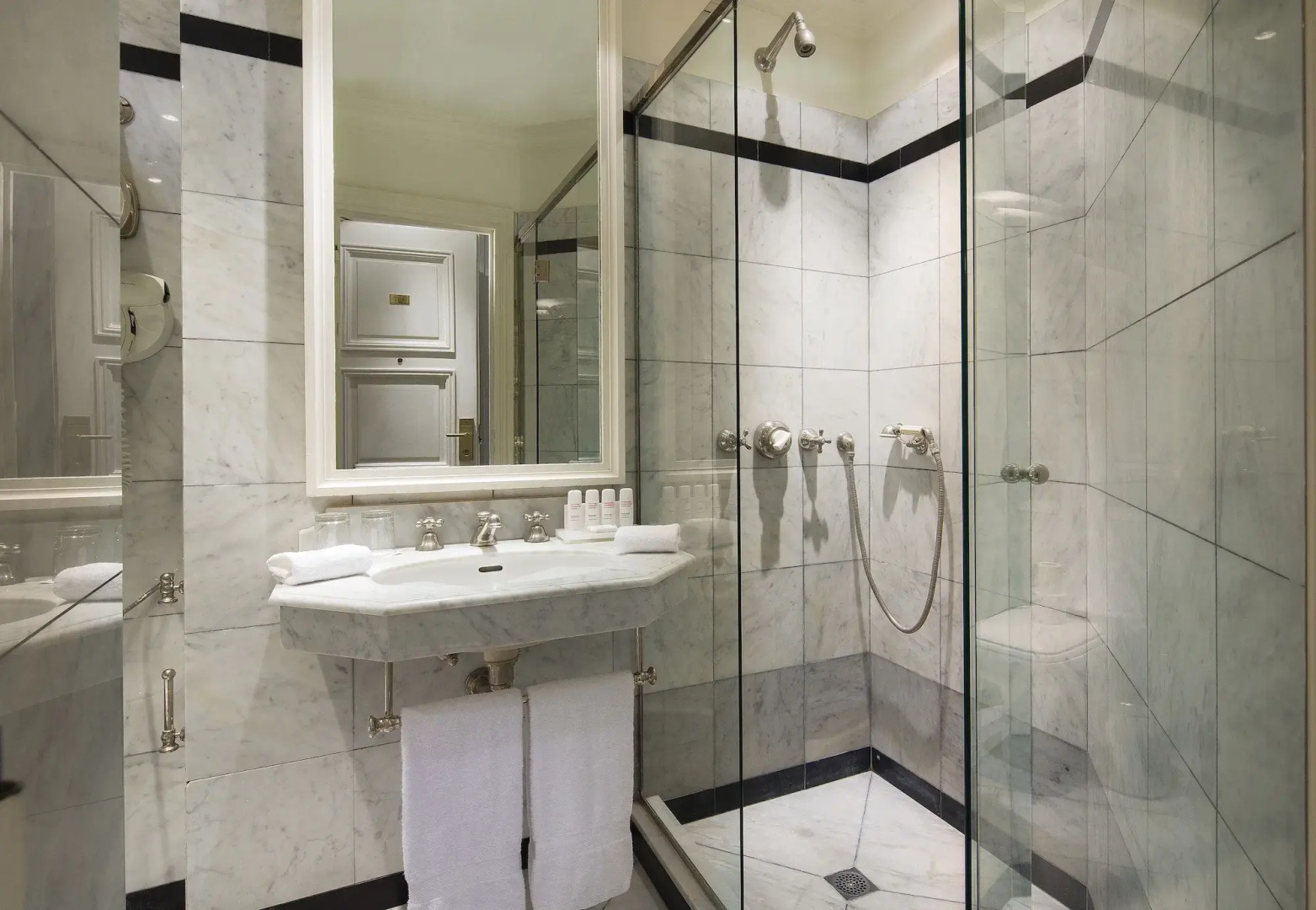 Le Dokhan’s Paris Arc de Triomphe, a Tribute Portfolio Hotel