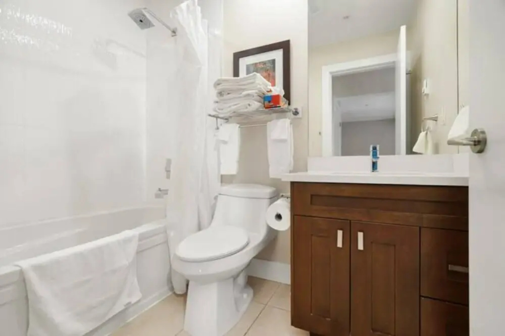 3BR Lakeside Dream Penthouse