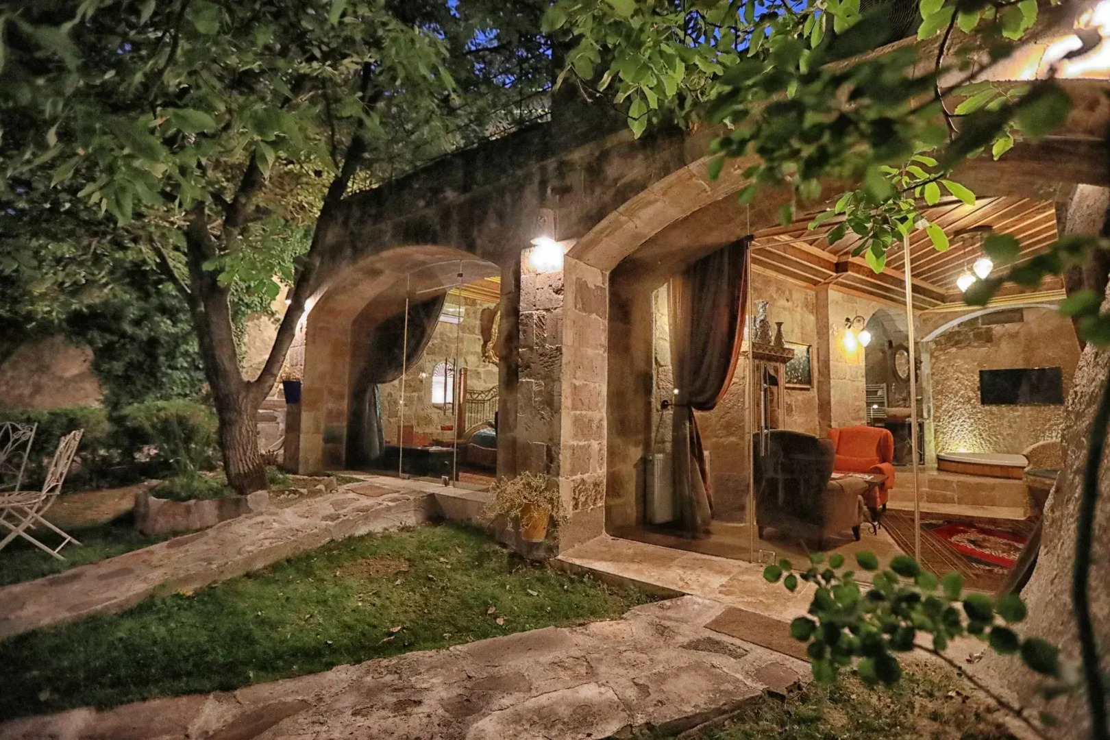 Traveller's Cave Hotel