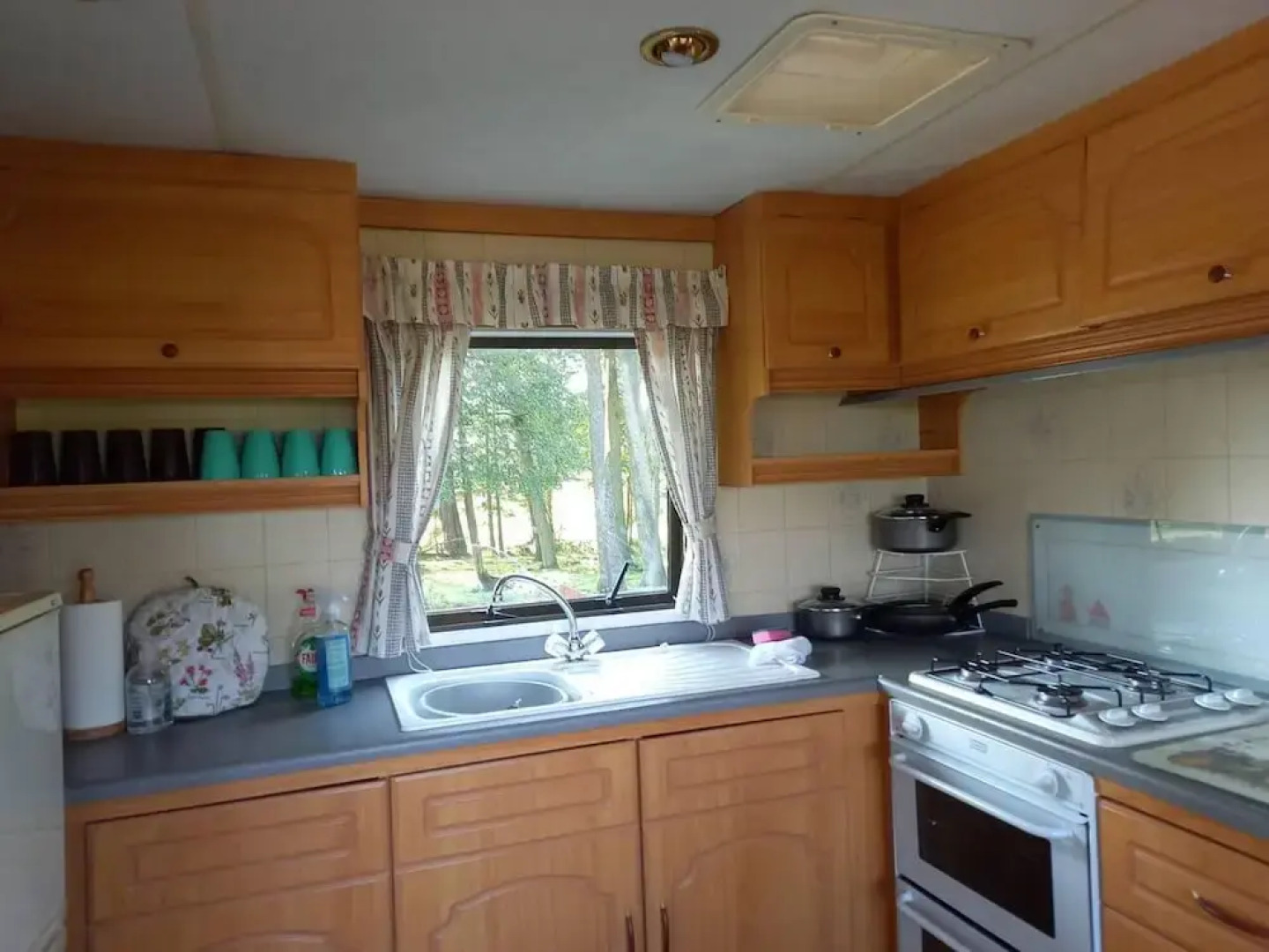 Lovely Semi-rural Caravan & Hot Tub - Sleeps Fam 6