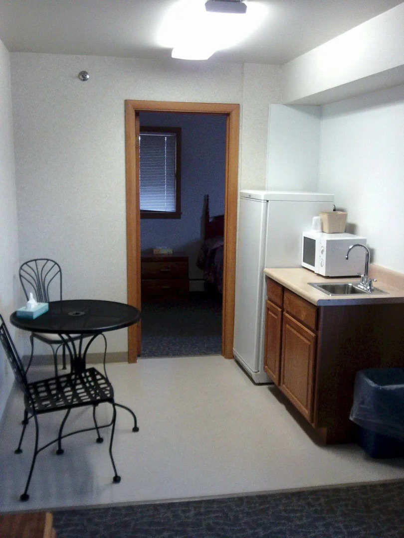 2nd Street Inn & Suites