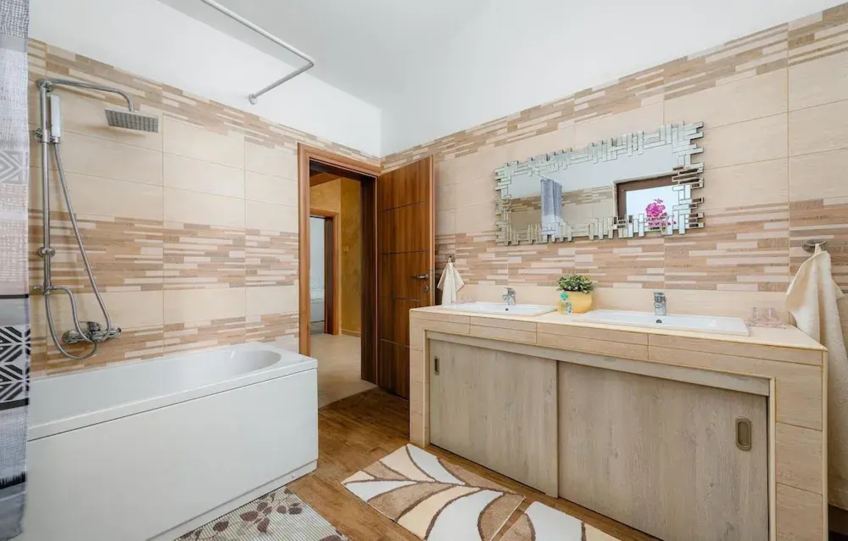 Amazing Home in Nova Vas With Wifi, 4 Bedrooms and Outdoor Swimming Pool
