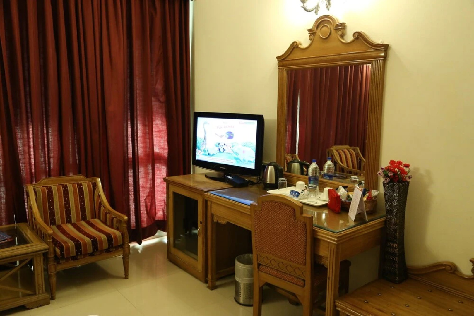 OYO 657 Hotel K C Cross Road