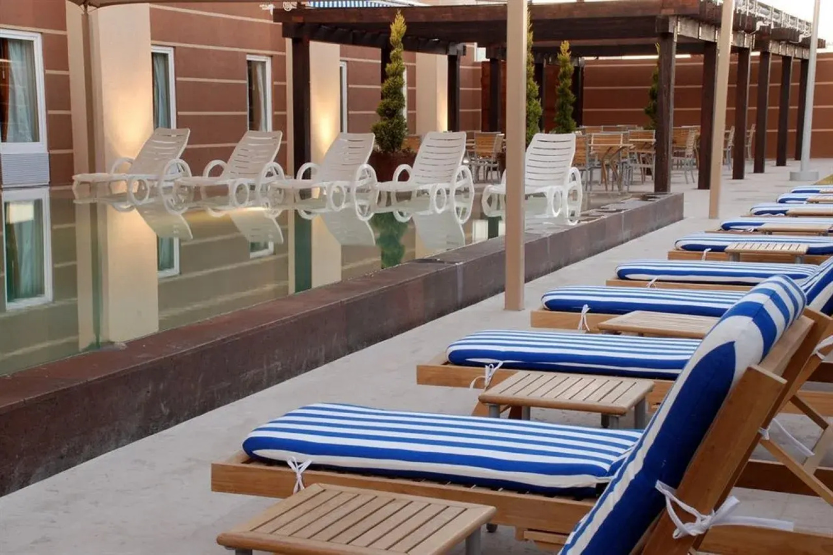 Hotel Mesaluna Near American Consulate