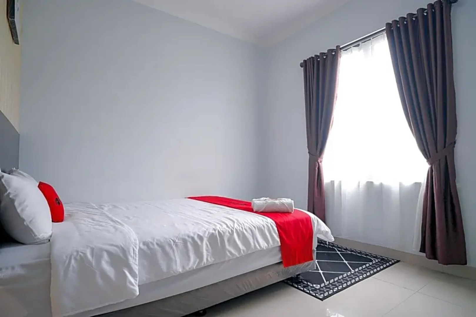 RedDoorz Premium @ Raja Hostel Syariah Lampung