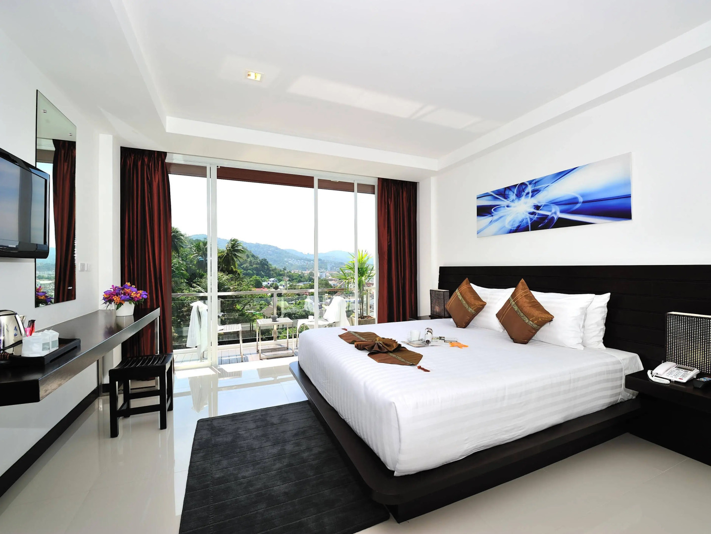 Lae Lay Suites