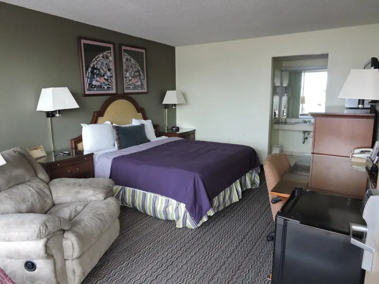 Budget Host Hutchinson