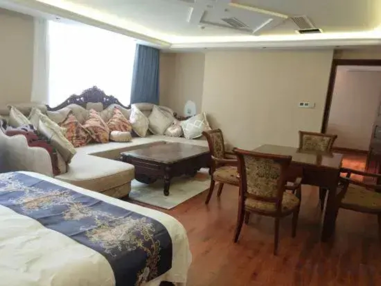 De Ge Ming Cheng Hotel