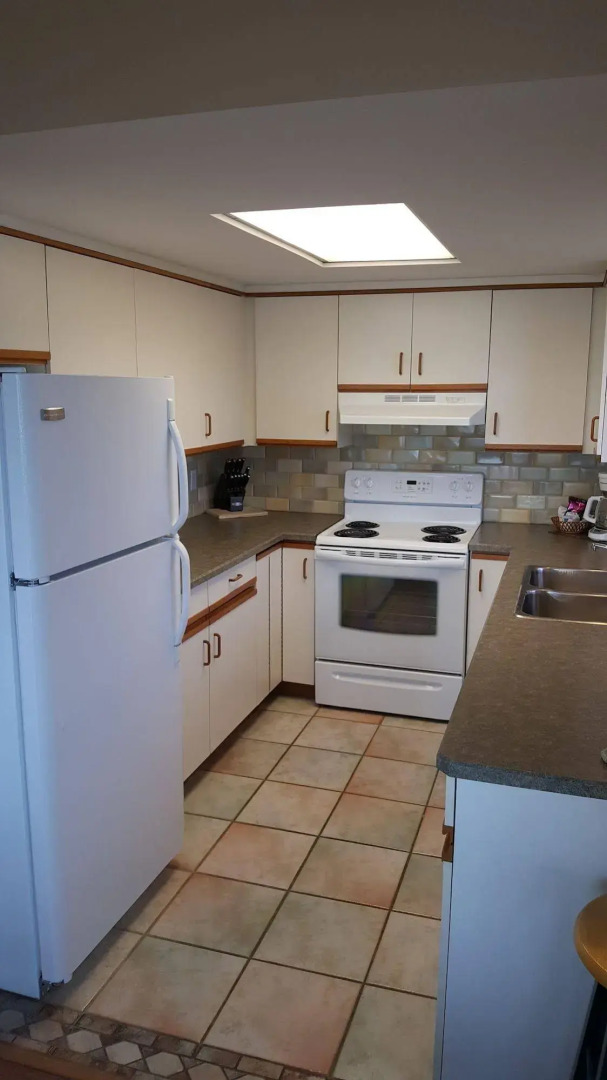 The Cedarwood Inn & Suites