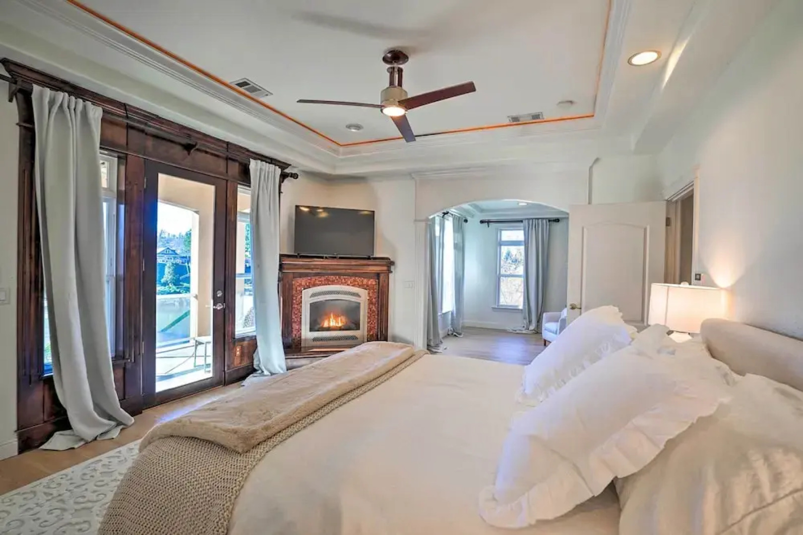 Luxe Getaway w/ Riverfront Views in Grants Pass!