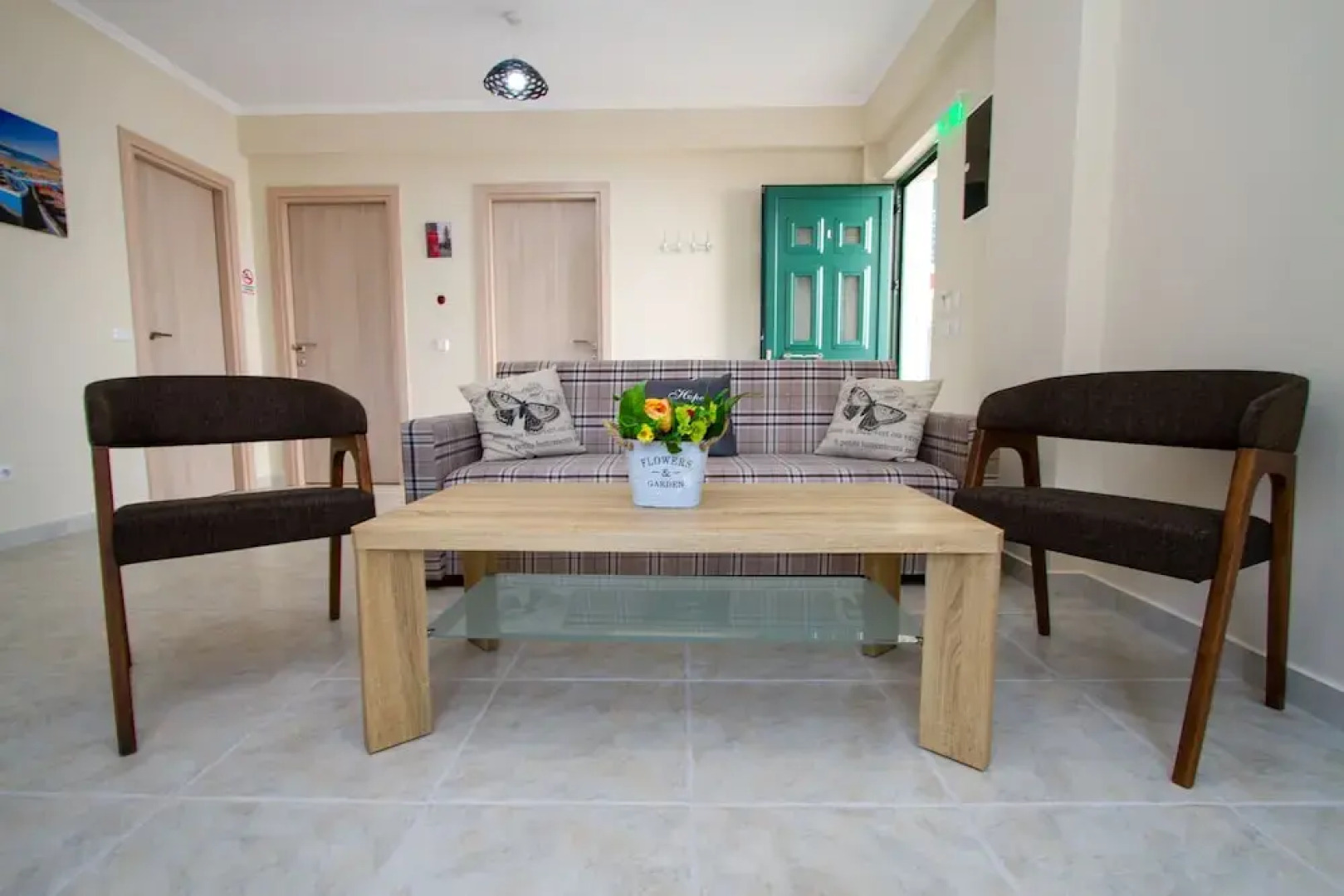 Nijay Apartments No 1, 2 Bedroom Apartment Sleeps 6 With Bed Settee In Lounge