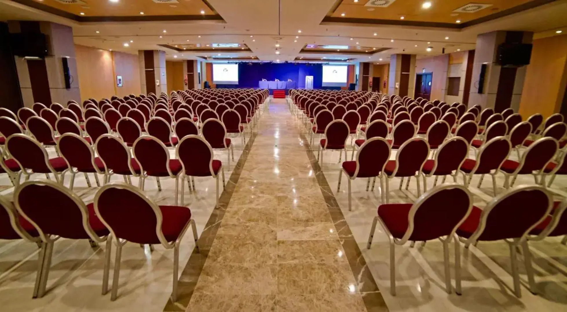 Holiday World Polynesia Hotel