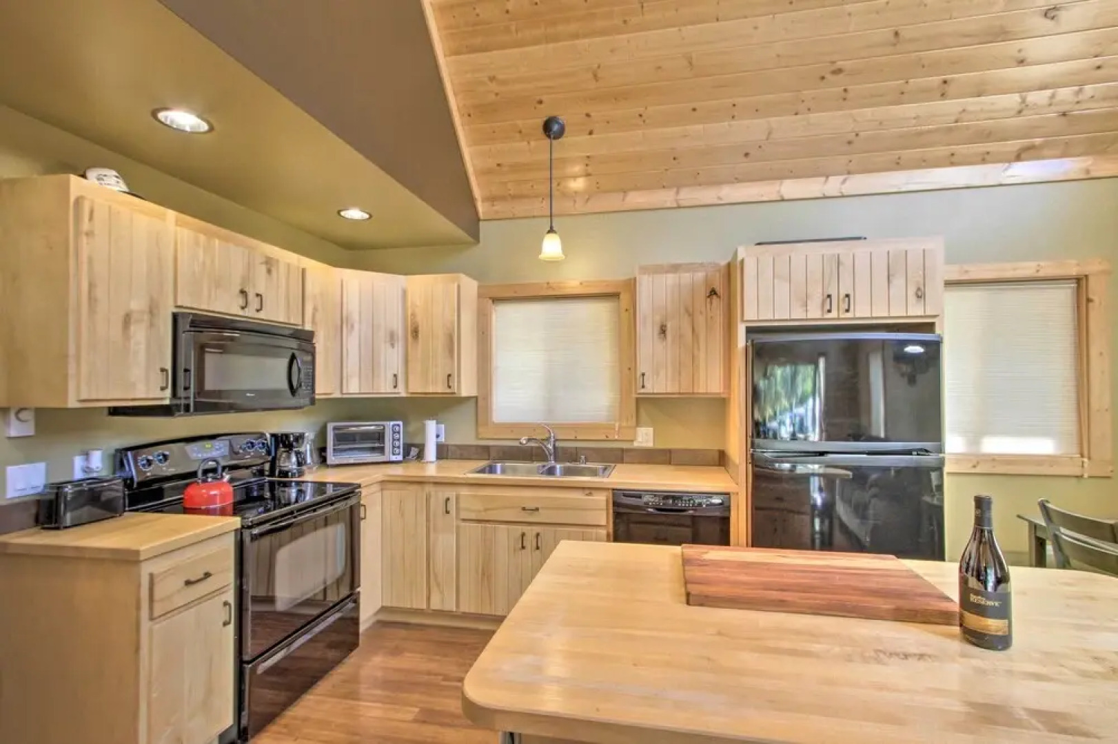 Cozy Hikers Getaway, 5 Mi to Mt Rainier Natl Park