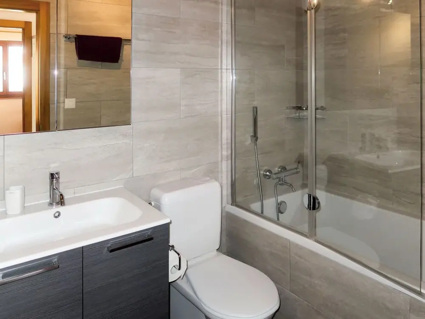 Fuchsia Vex in Vex With 4 Bedrooms and 3 Bathrooms