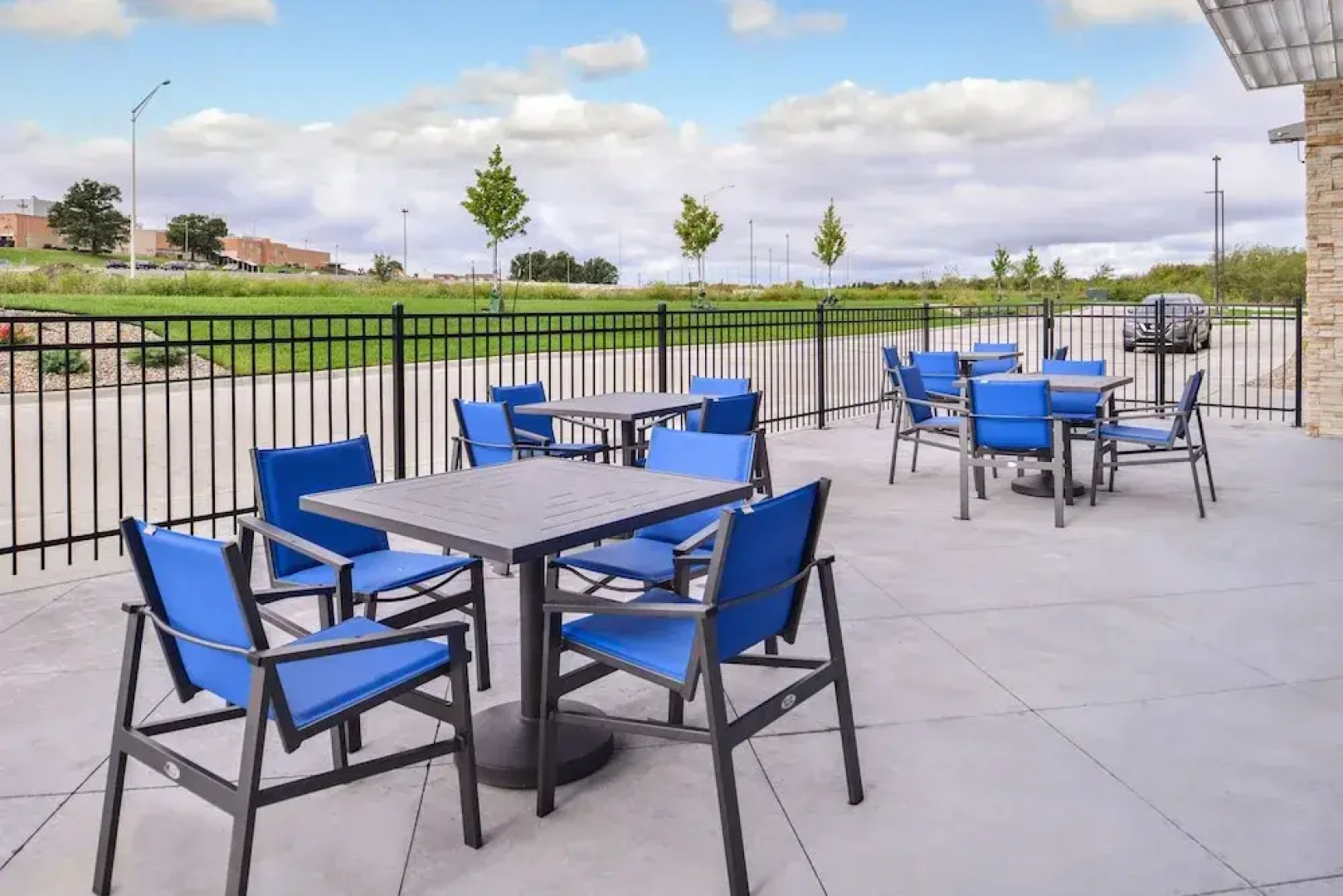 Holiday Inn Express & Suites Kansas City - Lee's Summit, an IHG Hotel